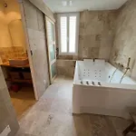 Romantique Bohème Chic Avec Bain à Remous Appartamento