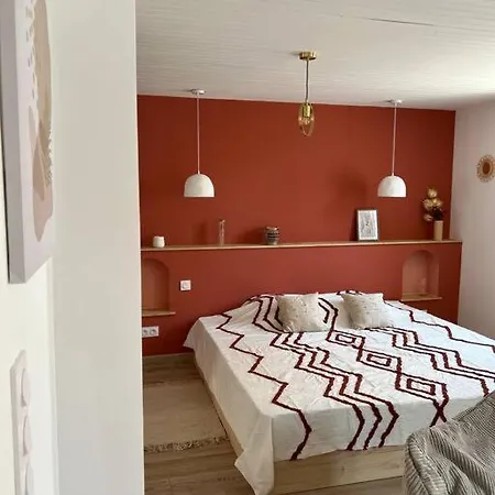 Apartment Romantique Boheme Chic Avec Bain A Remous La Londe-les-Maures