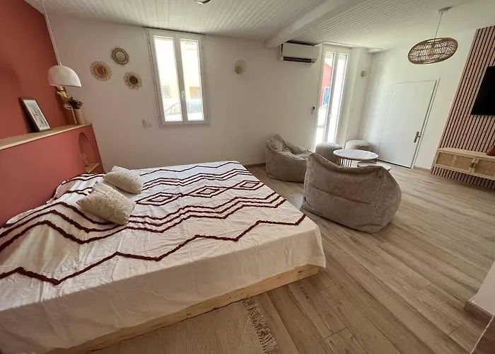 Romantique Boheme Chic Avec Bain A Remous Lägenhet La Londe-les-Maures